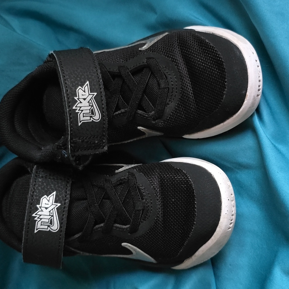 Boy Nike sneakers - Picture 5 of 7